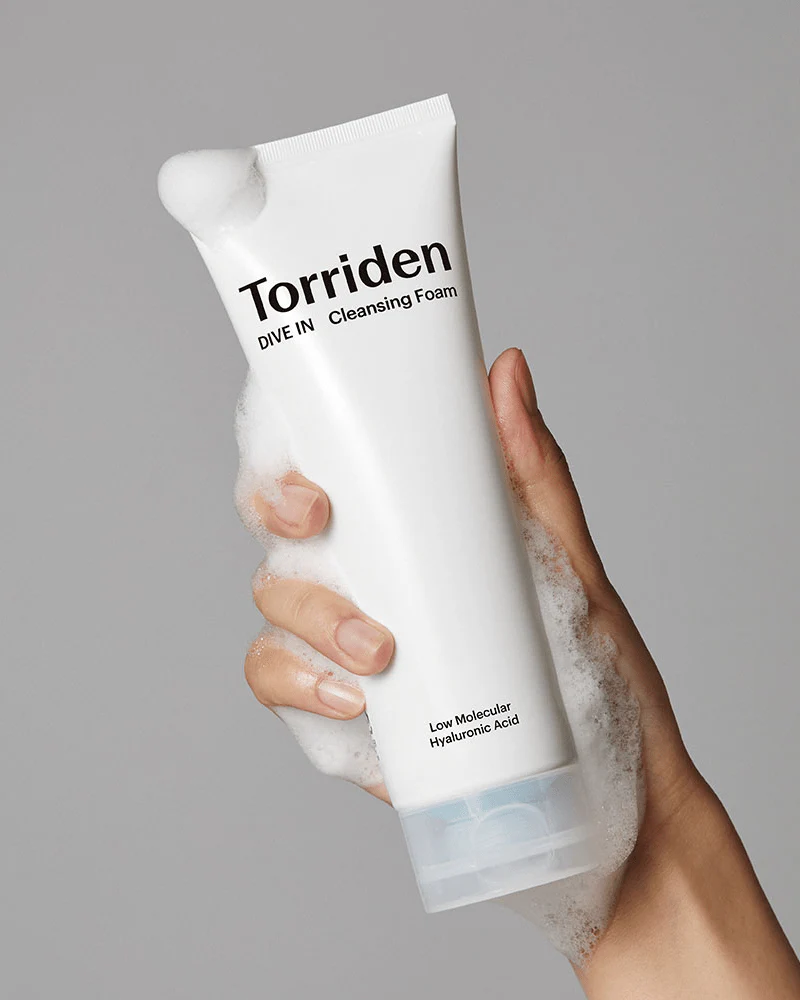 Torriden DIVE-IN Low Molecular Hyaluronic Acid Cleansing Foam - Image 2